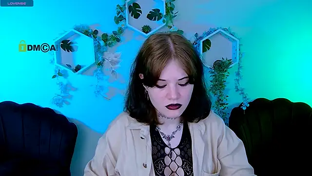 nikki kiss  online show from 06-12-26, 08:34
