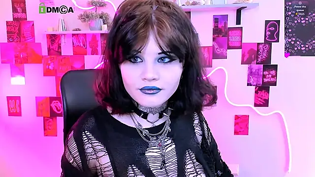 nikki kiss  online show from 05-06-26, 08:40