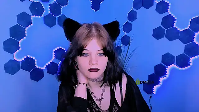 nikki kiss  online show from 05-20-26, 09:17