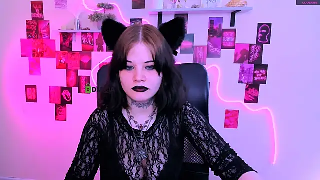 nikki kiss  online show from 05-25-26, 09:08