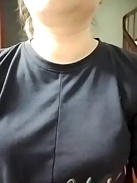 Snapshot of ALonmill chatting on 04-13-26, 12:20 ALonmill online show from 04-13-26, 12:20