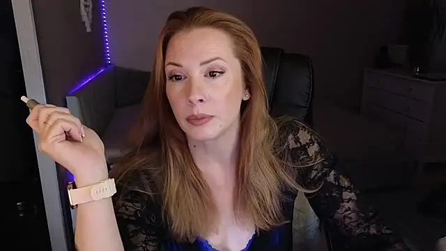 Sharon Red online show from 12-18-25, 04:44