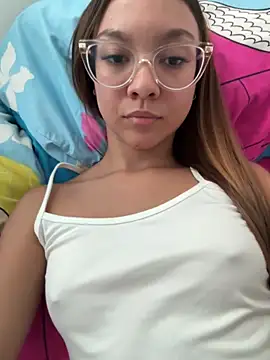 Sexy emily outdoors online show from 04-15-26, 08:53