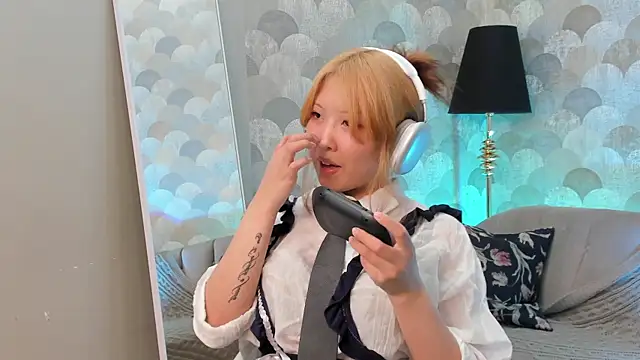 AzureMimi online show from 04-23-26, 02:08