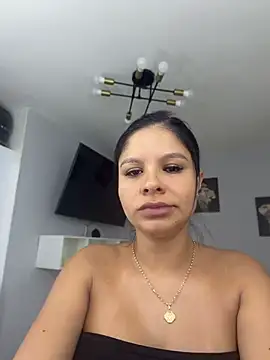 Elara Luxe online show from 06-25-26, 09:53