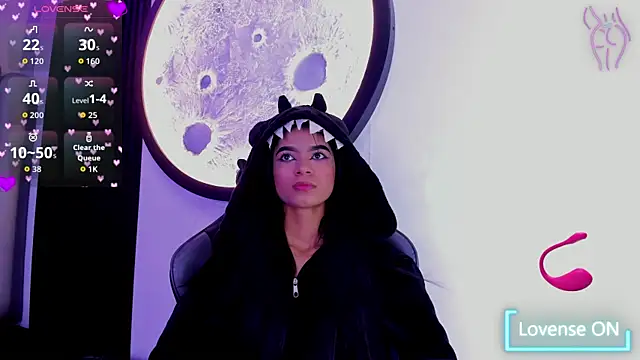Snapshot of luna-bella_ chatting on 05-30-26, 05:36 luna-bella online show from 05-30-26, 05:36