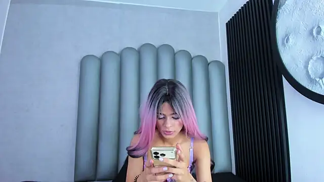 Snapshot of luna-bella_ chatting on 05-09-26, 03:32 luna-bella online show from 05-09-26, 03:32