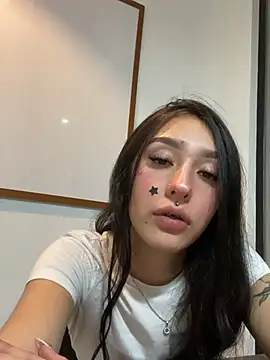 NickieCute- online show from 05-12-26, 08:04