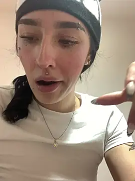 NickieCute- online show from 04-15-26, 07:29