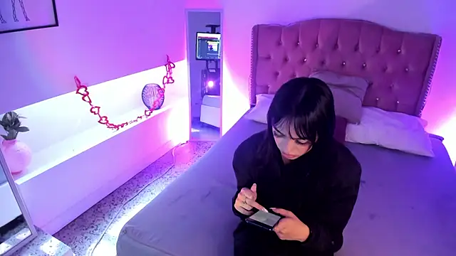 Antonella Bratzz4 online show from 04-28-26, 08:24