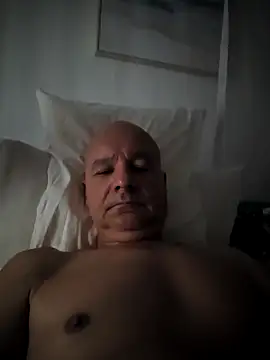 Snapshot of mannohmann5 chatting on 06-14-26, 04:46 mannohmann5 online show from 06-14-26, 04:46