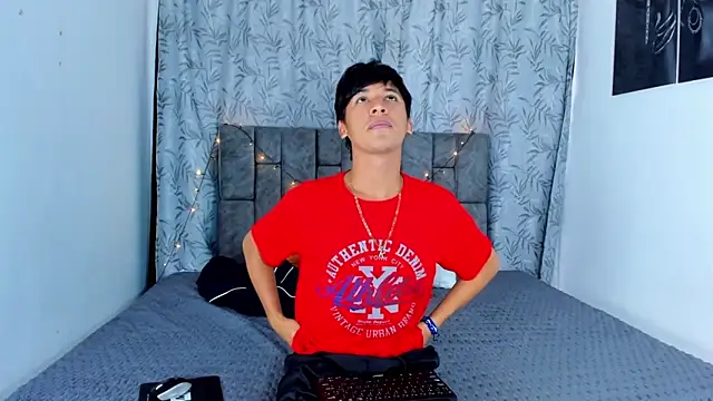 Snapshot of IhanKing chatting on 06-11-26, 07:00 IhanKing online show from 06-11-26, 07:00