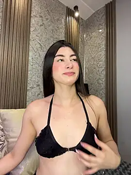 Snapshot of evelyn_hills chatting on 06-03-26, 03:06 evelyn hills online show from 06-03-26, 03:06
