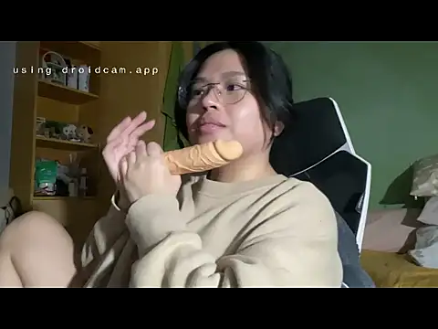 Snapshot of AshiWashi13 chatting on 04-17-26, 02:09 AshiWashi13 online show from 04-17-26, 02:09