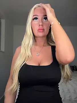 Vanillaheavennn online show from 04-14-26, 08:03