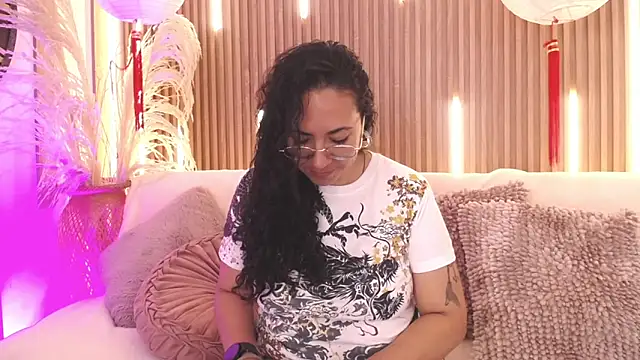 Velvet Curly online show from 06-18-26, 12:43