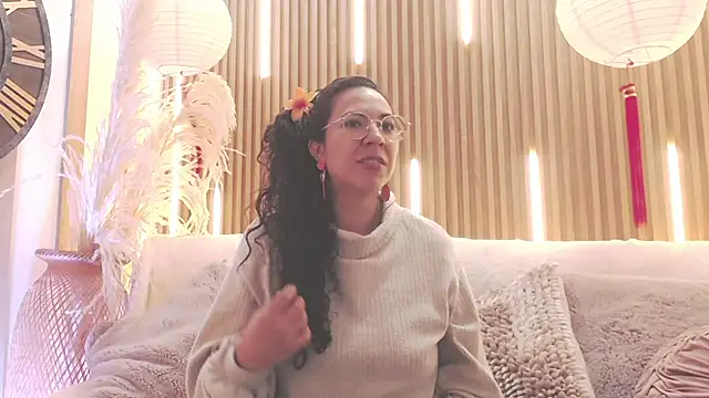 Velvet Curly online show from 06-15-26, 12:16