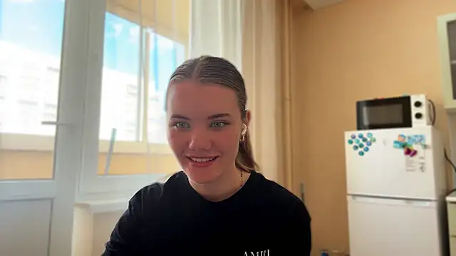 Snapshot of doana_bebriti chatting on 04-16-26, 12:17 doana bebriti online show from 04-16-26, 12:17