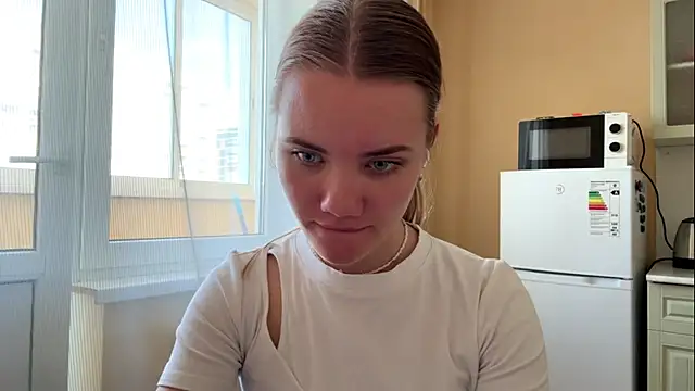 Snapshot of doana_bebriti chatting on 05-20-26, 12:13 doana bebriti online show from 05-20-26, 12:13