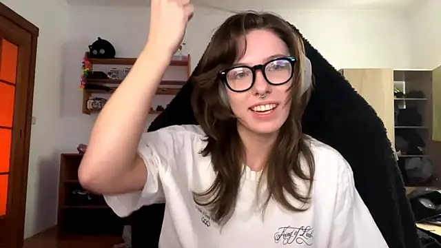 PillowPeachX online show from 04-17-26, 02:20