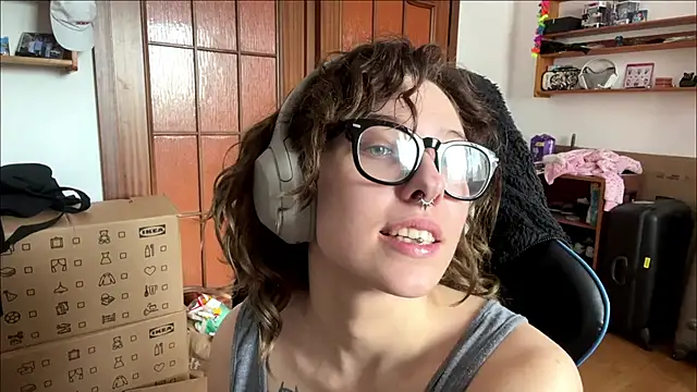 PillowPeachX online show from 05-19-26, 09:38