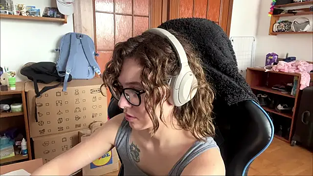 PillowPeachX online show from 05-15-26, 09:18