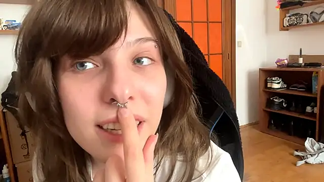 PillowPeachX online show from 04-19-26, 11:44
