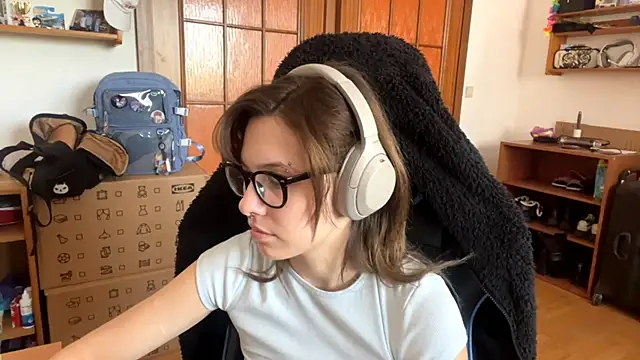 PillowPeachX online show from 04-22-26, 02:13