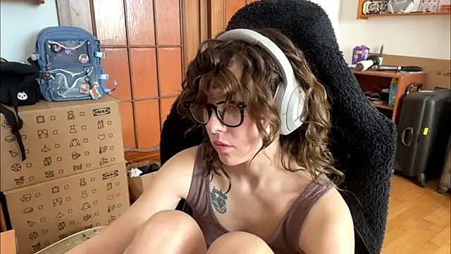 PillowPeachX online show from 05-03-26, 08:52