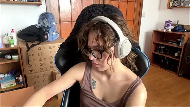 PillowPeachX online show from 05-12-26, 09:59
