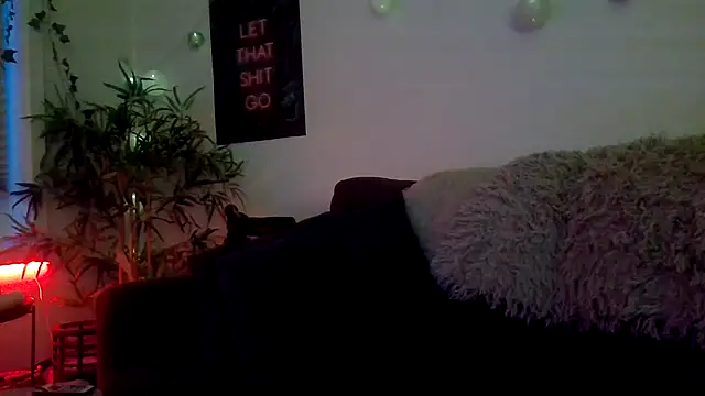 Snapshot of shyhornymommy chatting on 05-03-26, 11:52 shyhornymommy online show from 05-03-26, 11:52