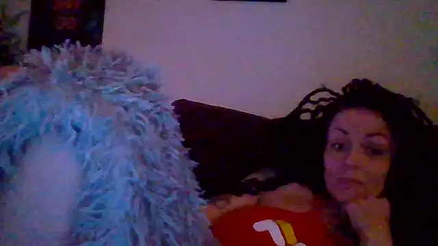 Snapshot of shyhornymommy chatting on 04-18-26, 12:35 shyhornymommy online show from 04-18-26, 12:35