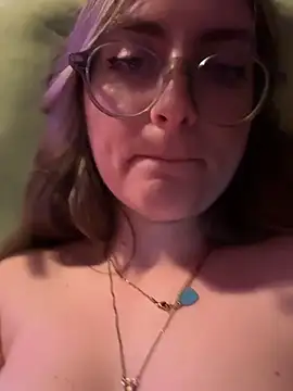 Snapshot of prettykitttty chatting on 04-15-26, 07:36 prettykitttty online show from 04-15-26, 07:36