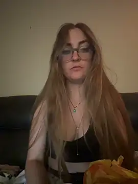 Snapshot of prettykitttty chatting on 04-19-26, 08:37 prettykitttty online show from 04-19-26, 08:37