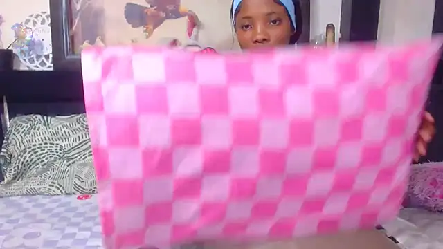 YoungBarbiexx online show from 07-10-26, 09:37