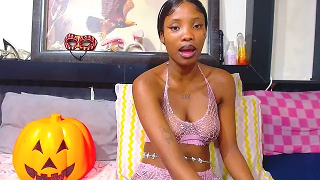 YoungBarbiexx online show from 05-31-26, 07:25