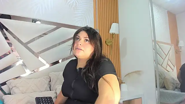 Snapshot of Eimy_Curvy chatting on 05-05-26, 04:04 Eimy Curvy online show from 05-05-26, 04:04