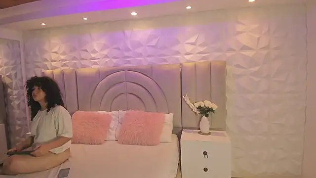 Chloe and Violeta online show from 06-18-26, 07:08