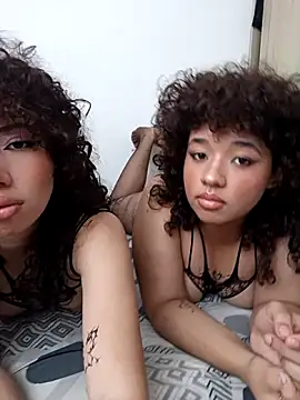 Chloe and Violeta online show from 07-10-26, 01:22