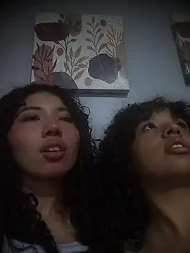 Chloe and Violeta online show from 05-09-26, 03:43