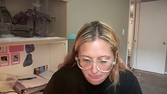 MUSCLEMOMMY1365 online show from 04-26-26, 02:58