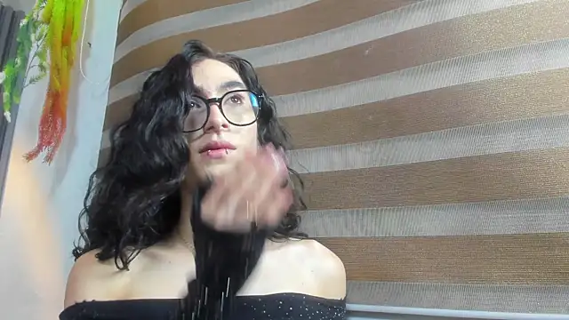 Snapshot of Shammy_rosse chatting on 06-14-26, 12:40 Shammy rosse online show from 06-14-26, 12:40