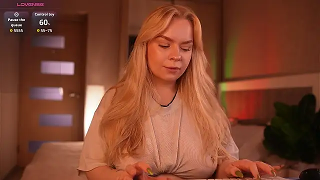 LisaLove3 online show from 06-04-26, 07:35