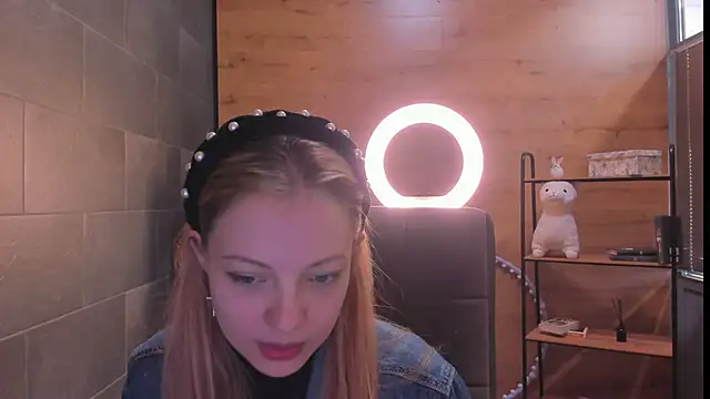 EmmaaMcDon online show from 04-26-26, 09:39