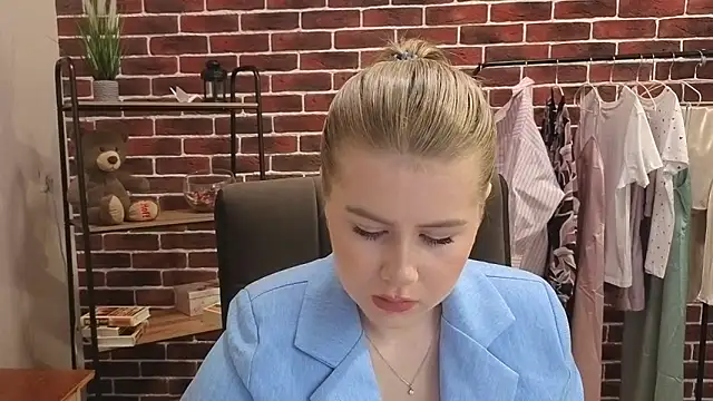 TracyyRoss online show from 04-28-26, 01:04