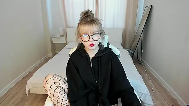 Helen Carson online show from 04-18-26, 01:08