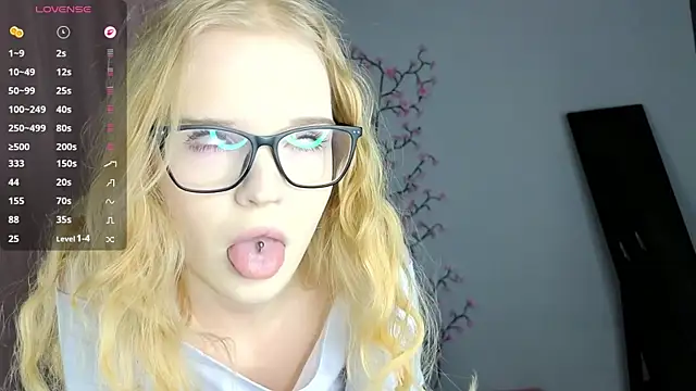 RoseeFairy online show from 04-17-26, 06:44