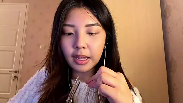 MinnaHannaman online show from 04-16-26, 08:37