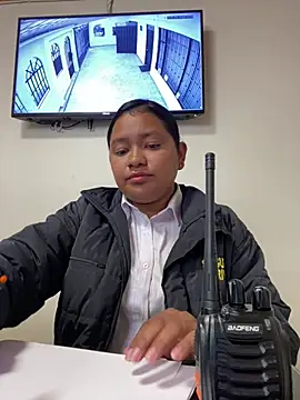 Snapshot of VANNESA_SECURITY chatting on 04-14-26, 02:33 VANNESA SECURITY online show from 04-14-26, 02:33