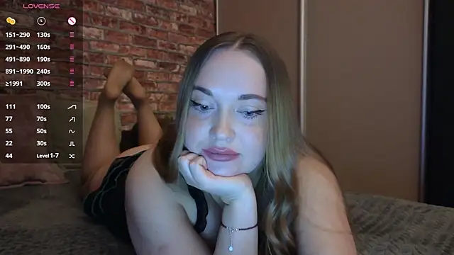 Snapshot of LeryKiss chatting on 04-18-26, 02:08 LeryKiss online show from 04-18-26, 02:08